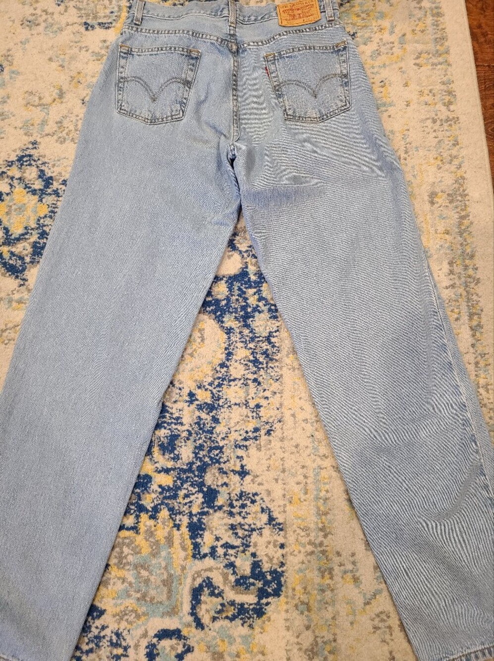 Vintage Levi's 560 Comfort Fit light-wash denim jeans - size W30 L34 - Picture 4 of 7